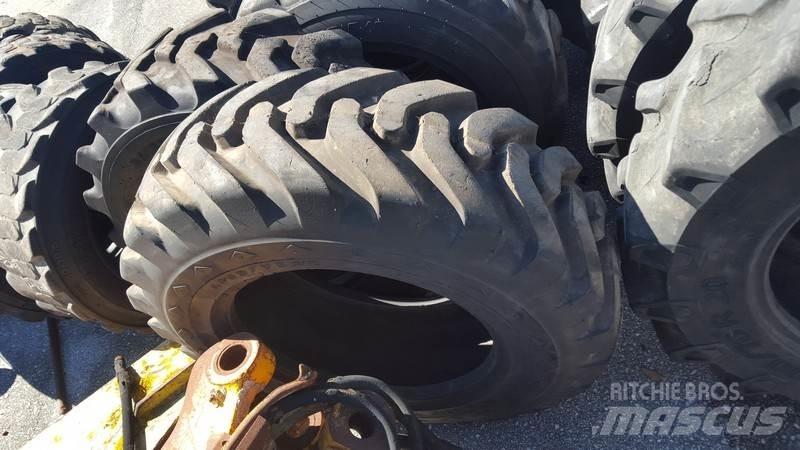  Pneu 10.5/80-18 Tires, wheels and rims