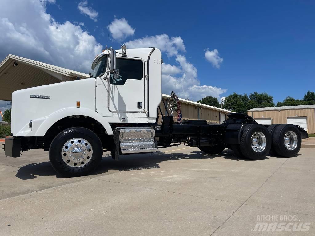 Kenworth T 800 Conventional Trucks / Tractor Trucks