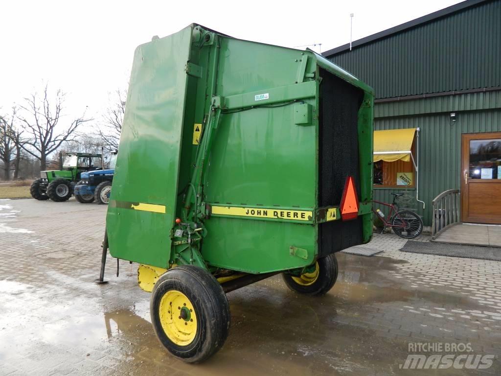 John Deere 550 Round Balers