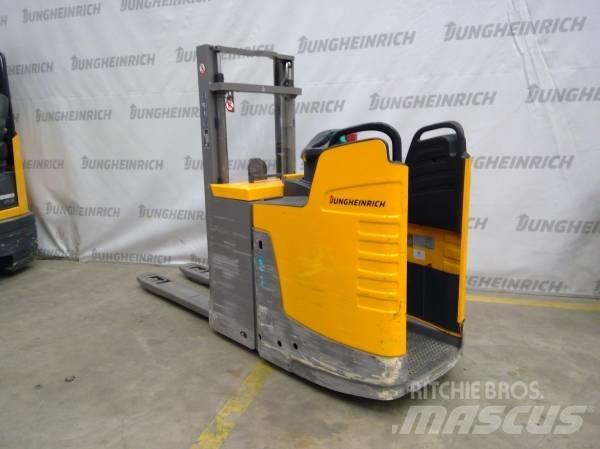 Jungheinrich ERD 220 Pedestrian stacker