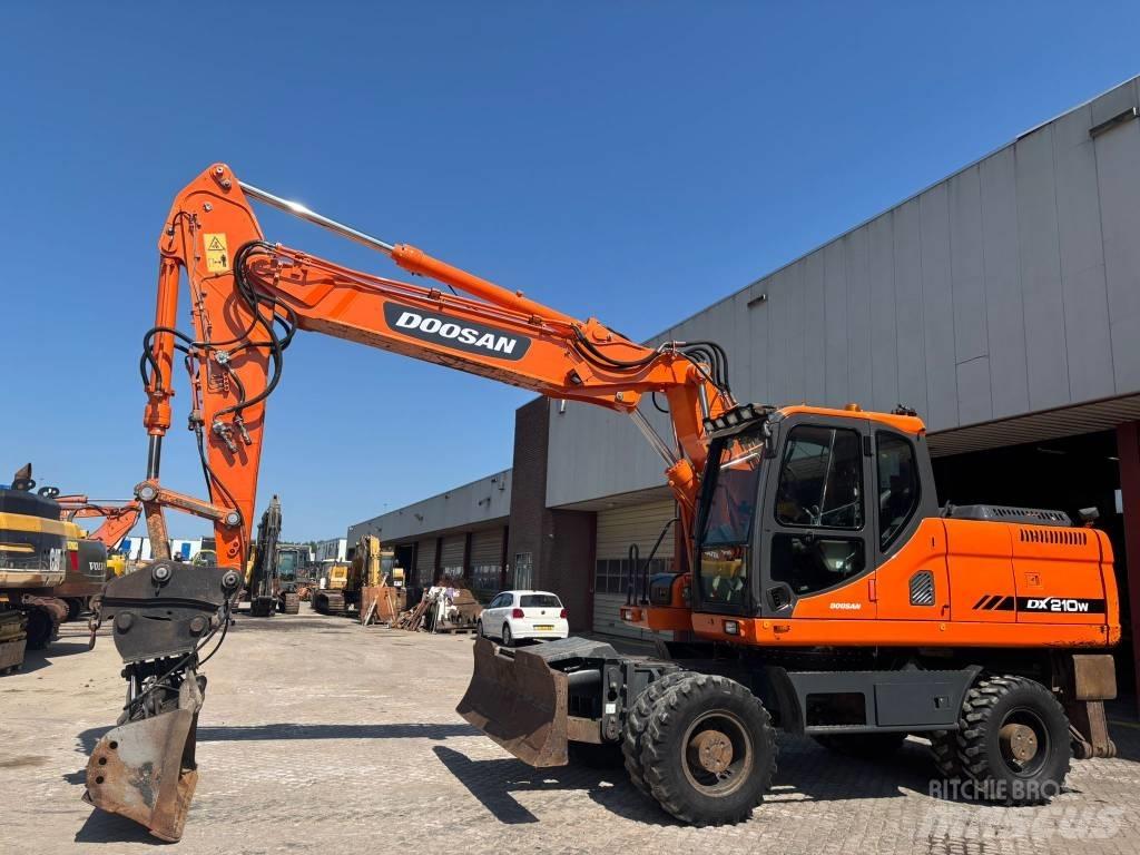 Doosan DX 210 W Wheeled Excavators