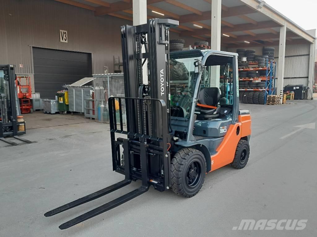 Toyota 52-8 FDF 30 Diesel Forklifts