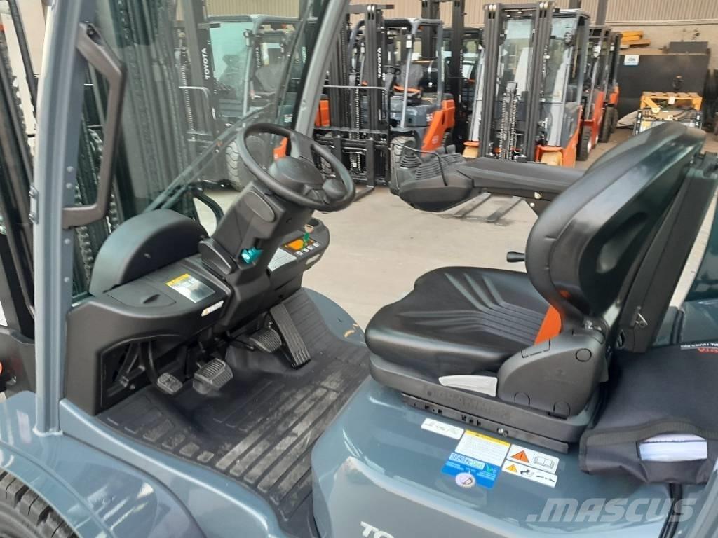 Toyota 52-8 FDF 30 Diesel Forklifts