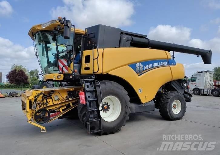 New Holland CR 9080 Combine Harvesters