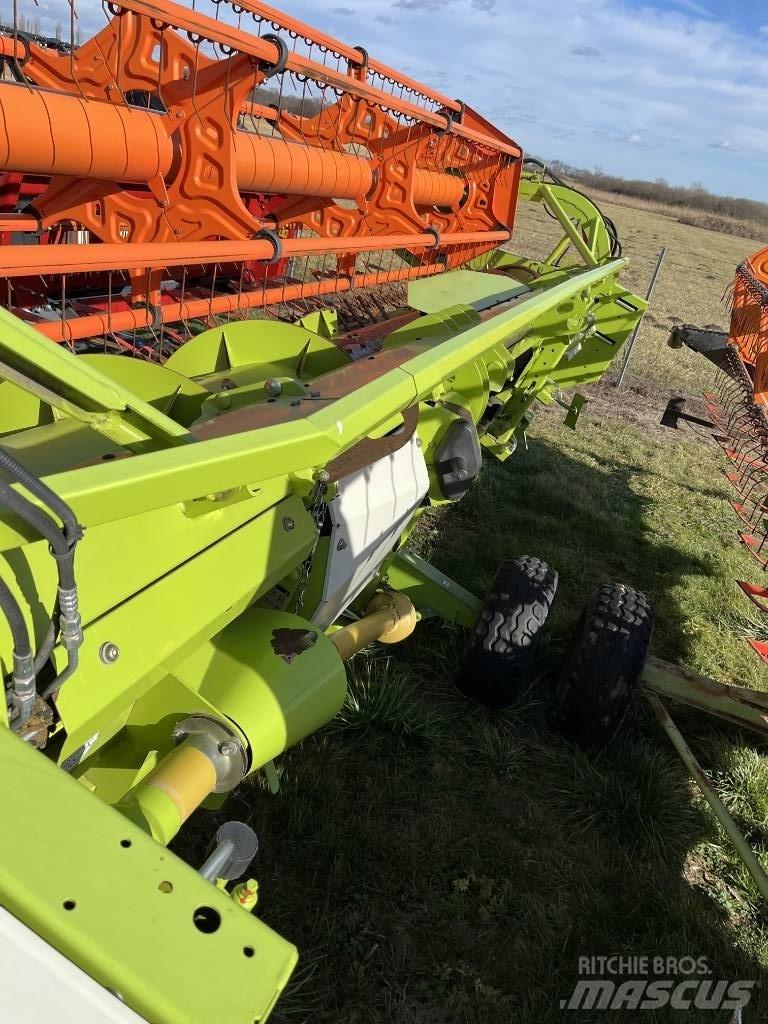 CLAAS Tucano 440 Combine Harvesters