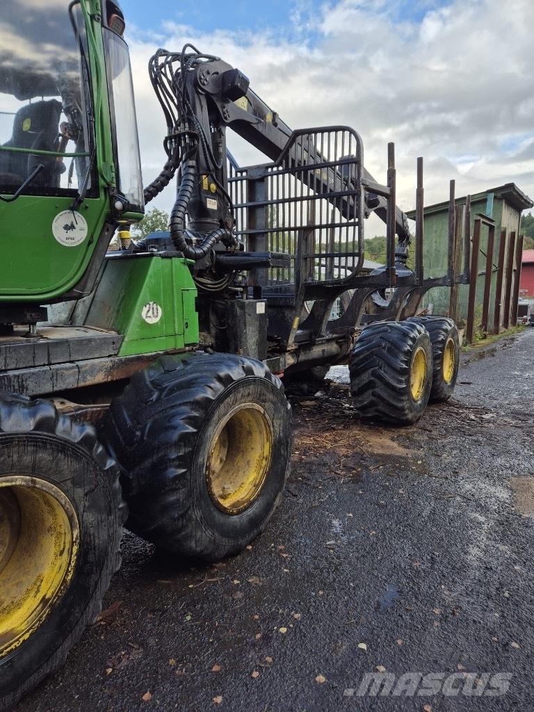 John Deere 1110 E Forwarders