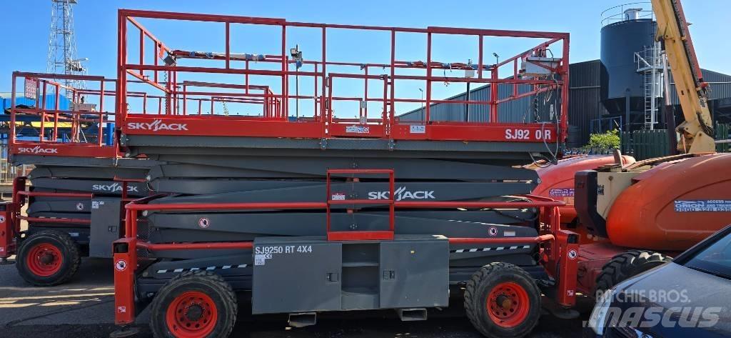 SkyJack SJ 9250 RT Scissor Lifts