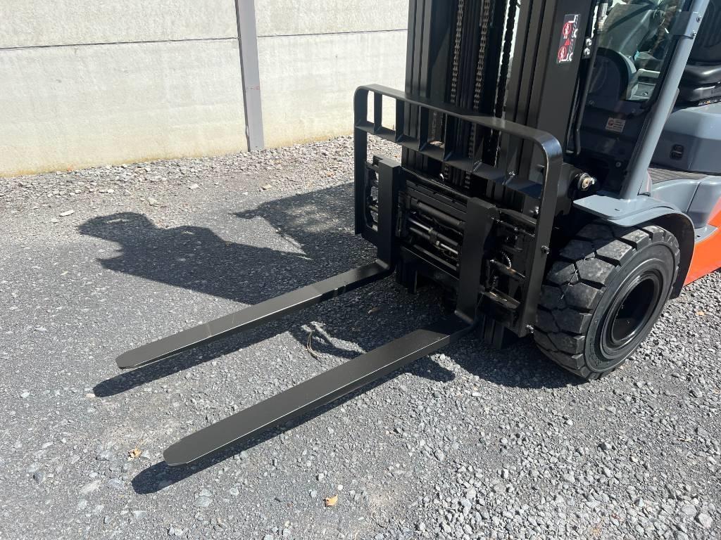 Toyota 02-8 FDF 25 Diesel Forklifts