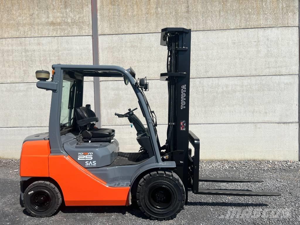 Toyota 02-8 FDF 25 Diesel Forklifts
