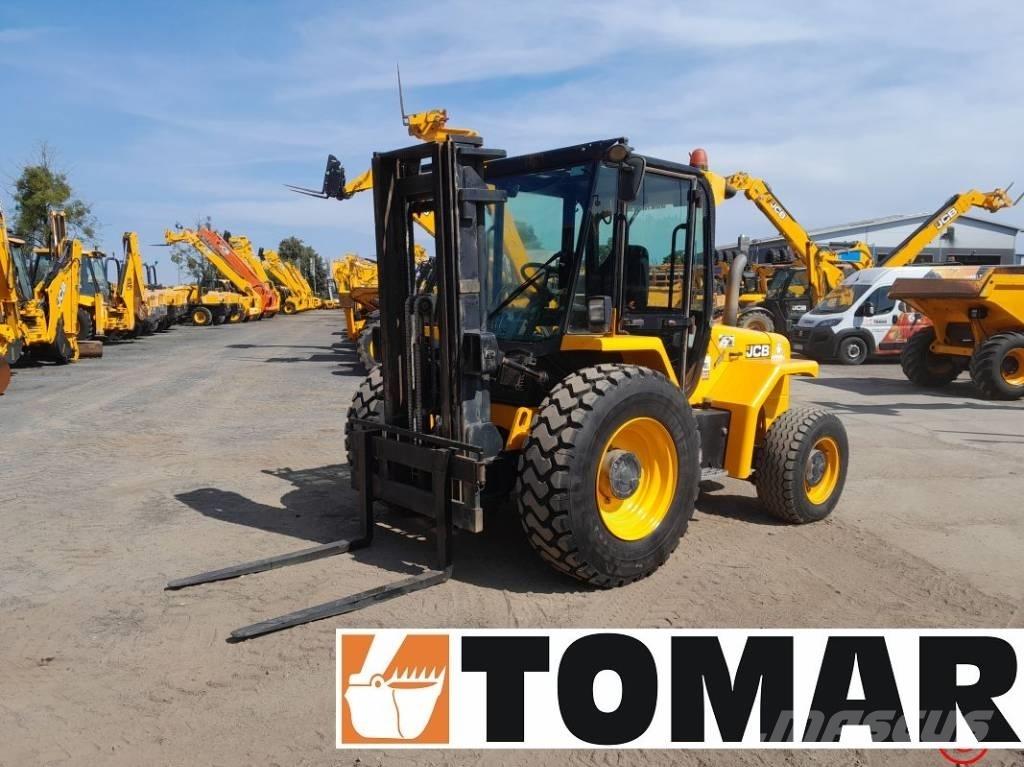 JCB 930-4 Rough Terrain Trucks