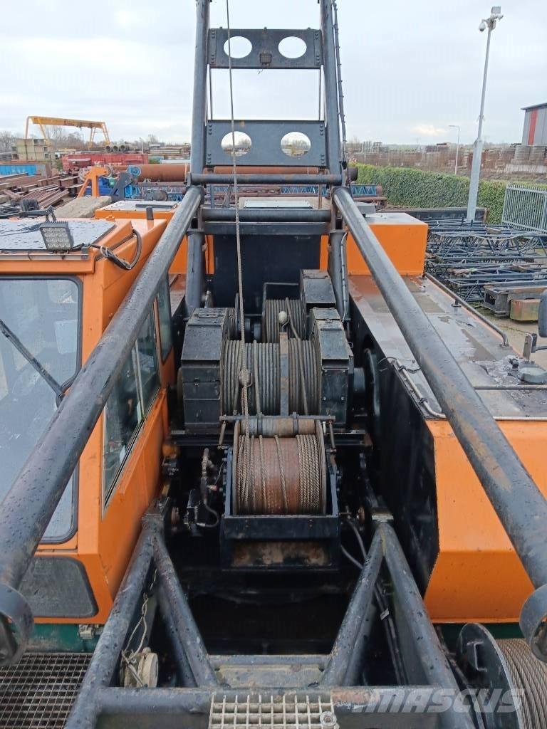Hitachi KH 230-3 Crawler Cranes
