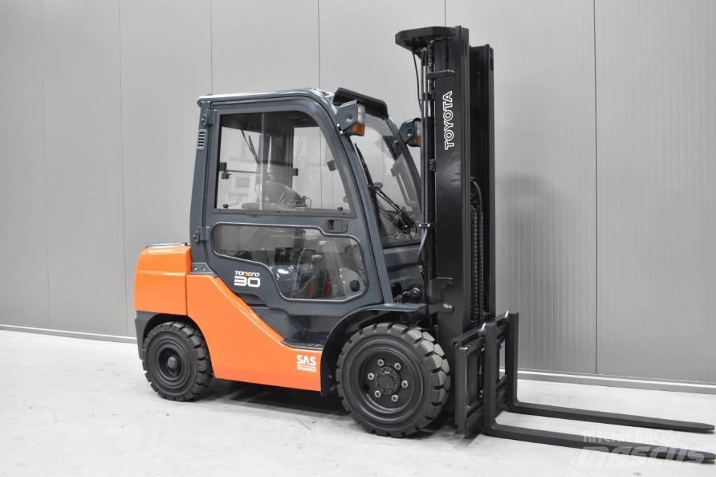 Toyota 06-8FD30F Diesel Forklifts