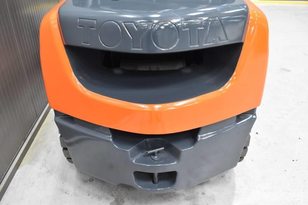 Toyota 06-8FD30F Diesel Forklifts