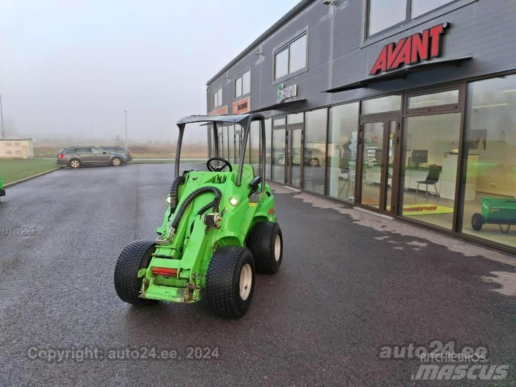 Avant 528 Mini Loader