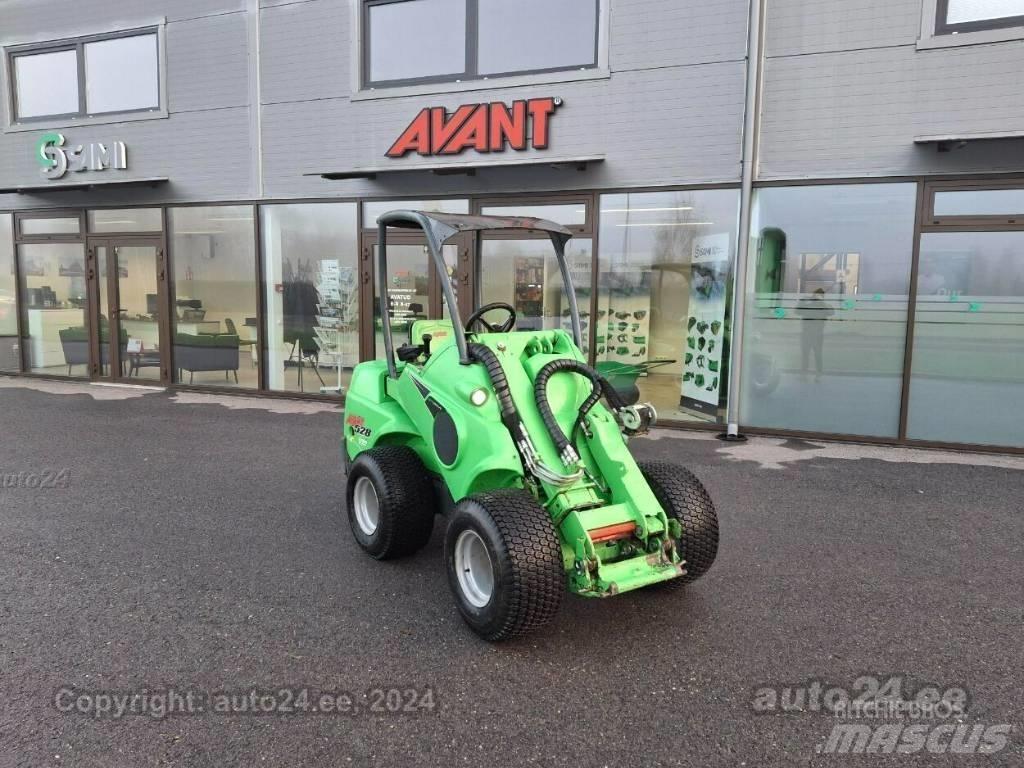 Avant 528 Mini Loader