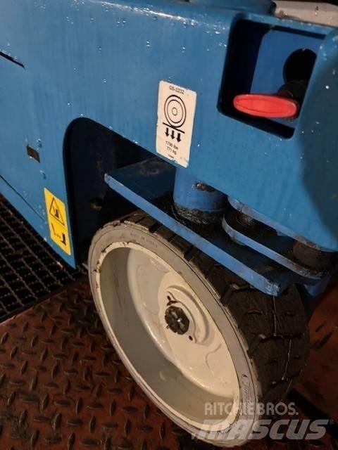 Genie GS 3232 Scissor Lifts