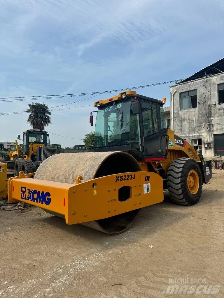 XCMG XS 223 J Single drum rollers