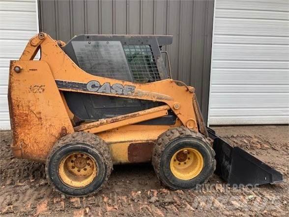 CASE 465 Skid Steer Loaders