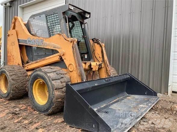 CASE 465 Skid Steer Loaders