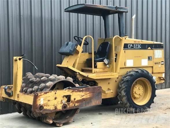 CAT CP-323C Single drum rollers