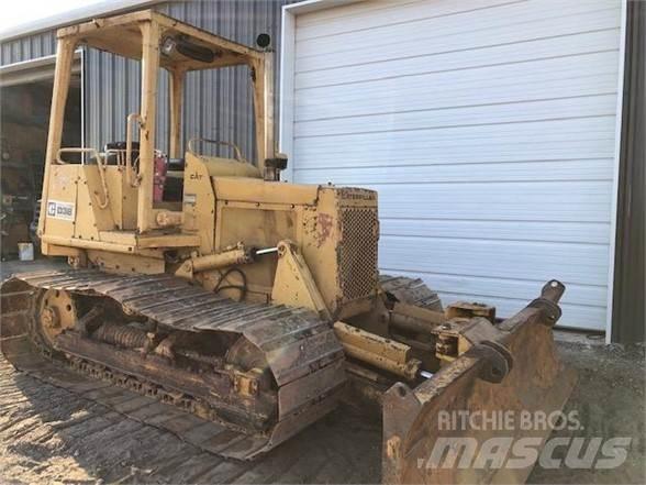 CAT D3B Crawler dozers