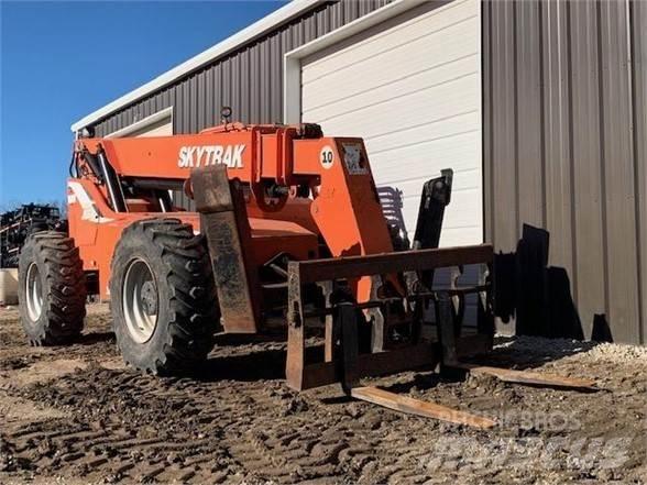 SkyTrak 10042 Telescopic Handlers