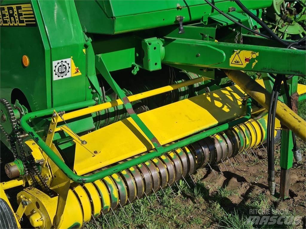John Deere 590 Round Balers