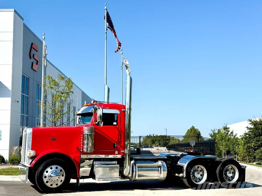 Peterbilt 389 Conventional Trucks / Tractor Trucks