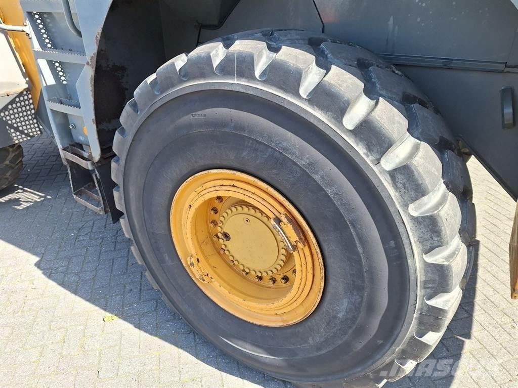 Liebherr L580 Wheel Loaders