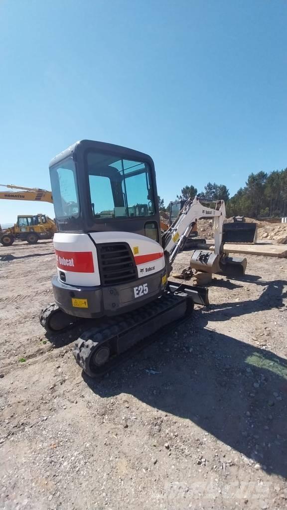 Bobcat E 25 Mini Excavators <7t (Mini Diggers)