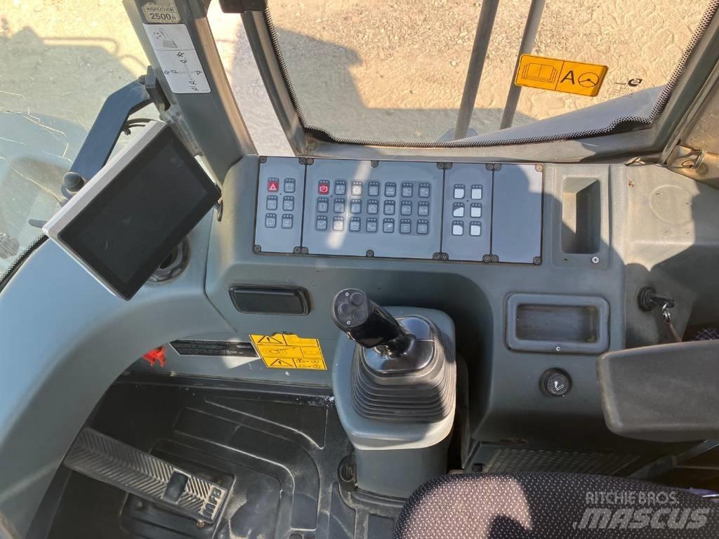 Liebherr L 566 Wheel Loaders