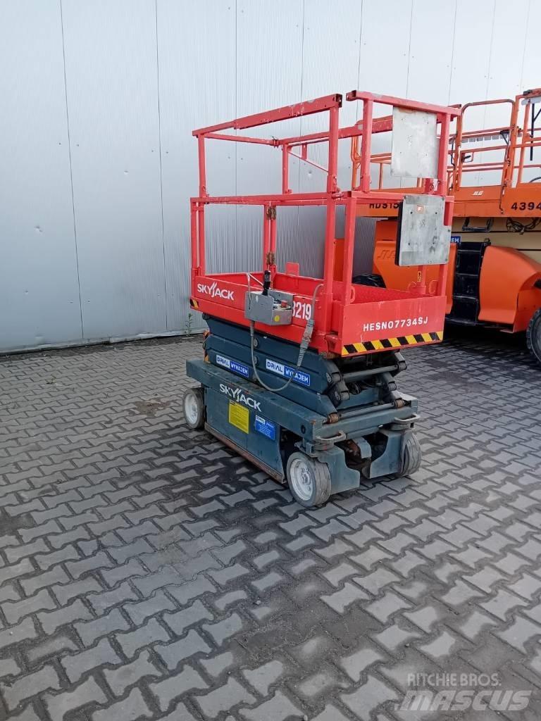 SkyJack 3219 Scissor Lifts
