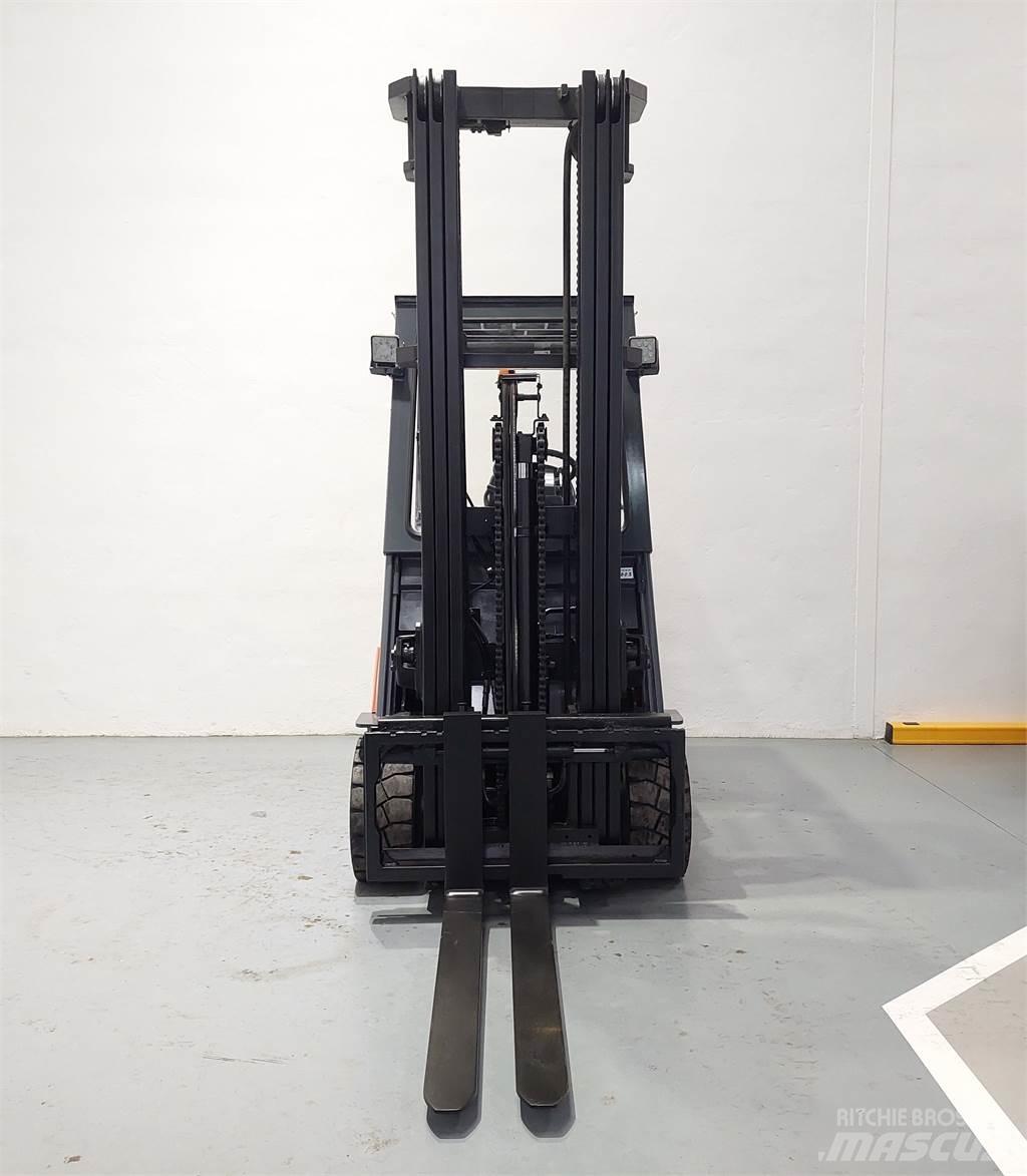Toyota 7FBMF30 Electric Forklifts