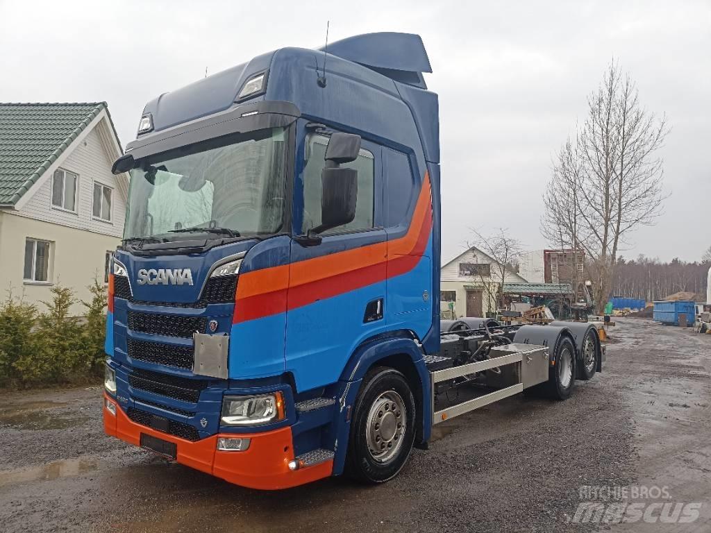 Scania R520 Cab & Chassis Trucks