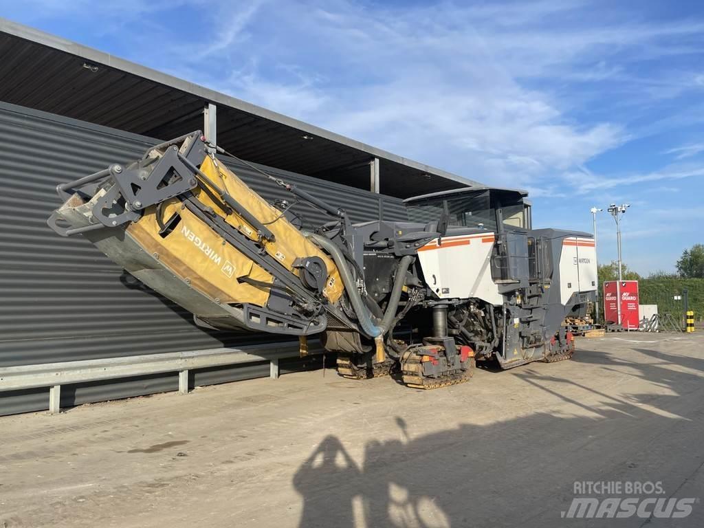 Wirtgen W 220 FI Asphalt cold milling machines