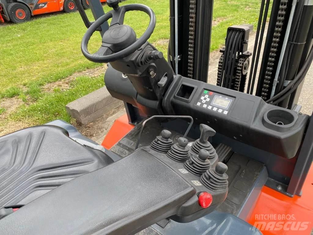 Toyota 8FBMT40 Electric Forklifts