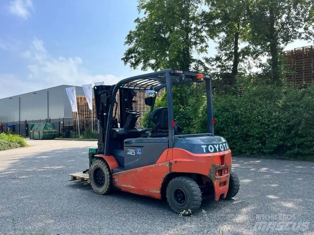 Toyota 8FBMT40 Electric Forklifts