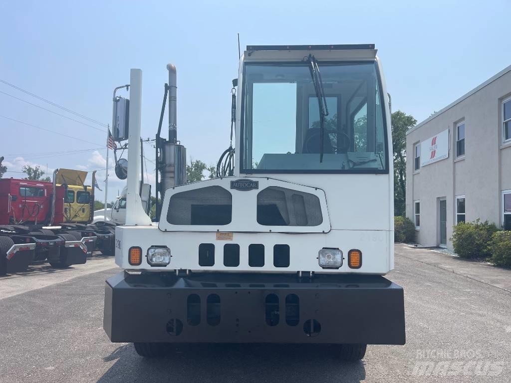 Autocar ACTT 42 Shunt Trucks