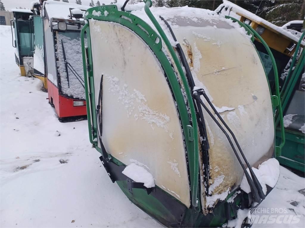 John Deere 1210e Cabins and interior