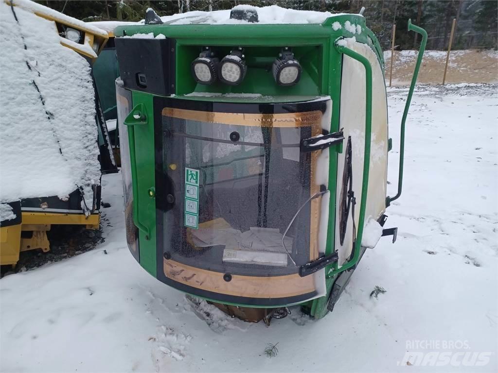 John Deere 1210e Cabins and interior