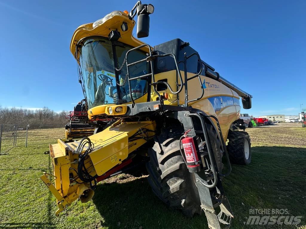 New Holland CX 8080 Combine Harvesters