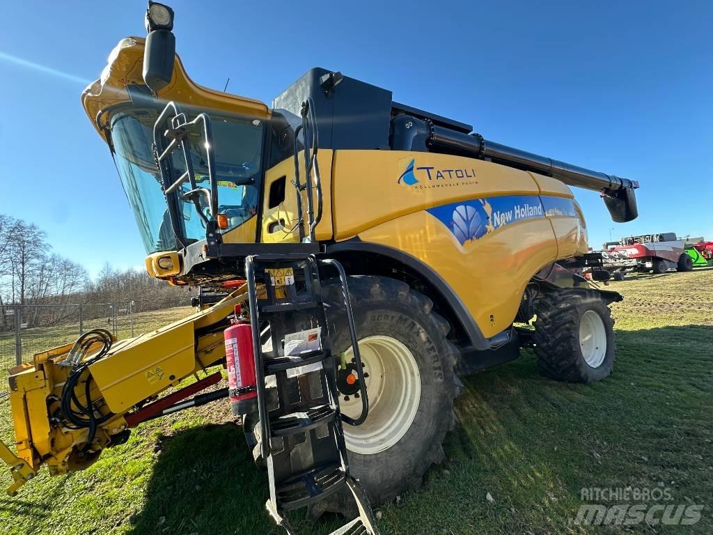 New Holland CX 8080 Combine Harvesters