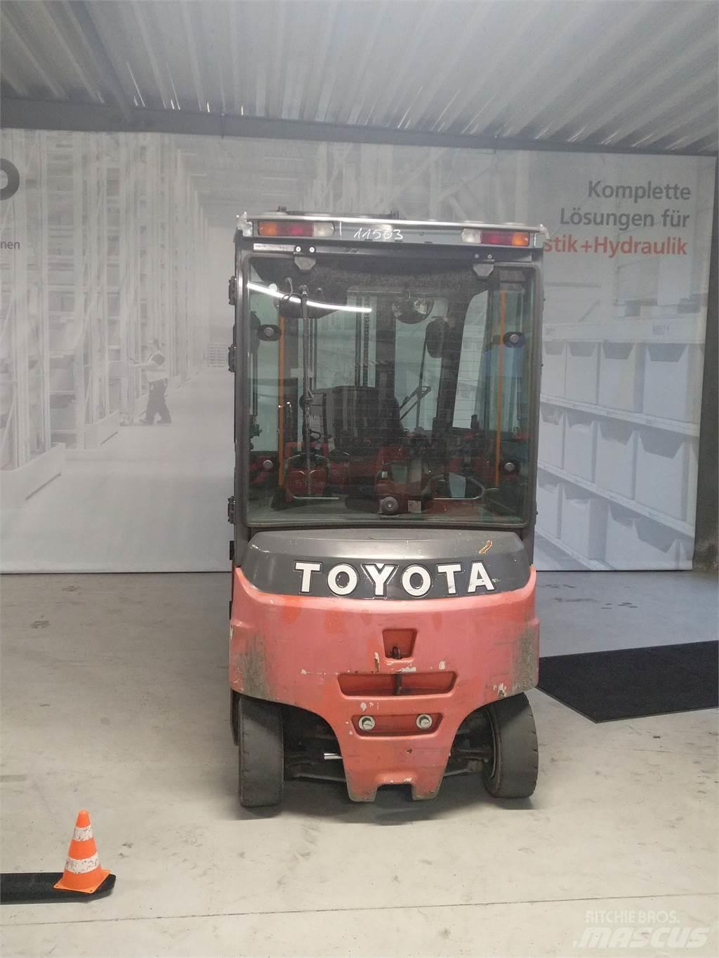 Toyota 8FBMT30 Electric Forklifts