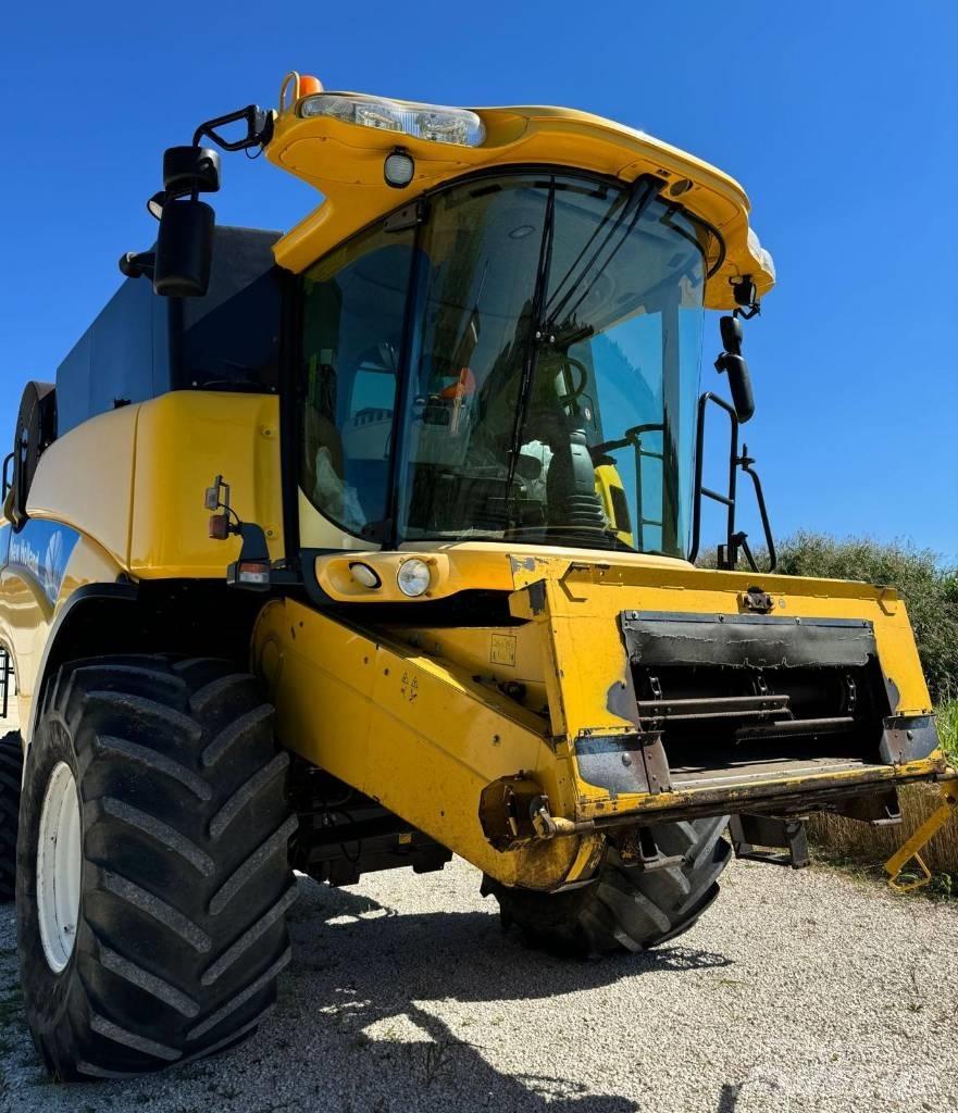New Holland CX 760 Combine Harvesters