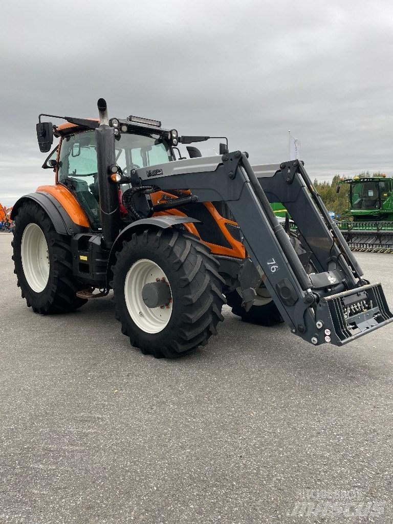 Valtra T 174 Tractors
