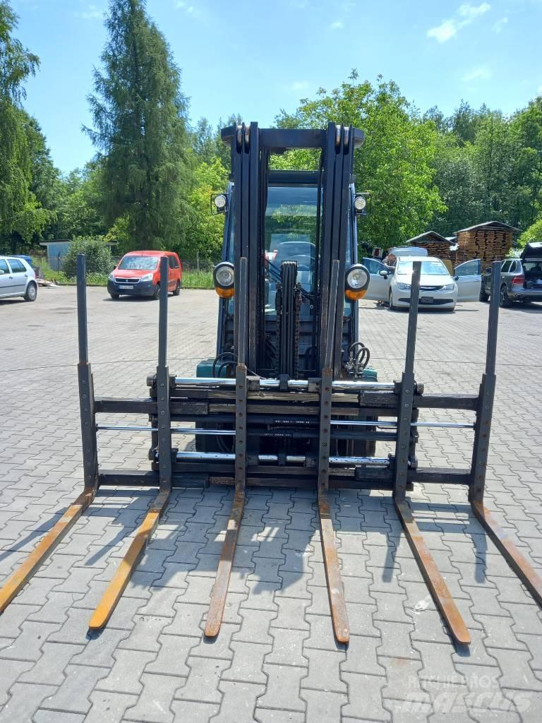 Toyota 8 FGF 30 LPG trucks