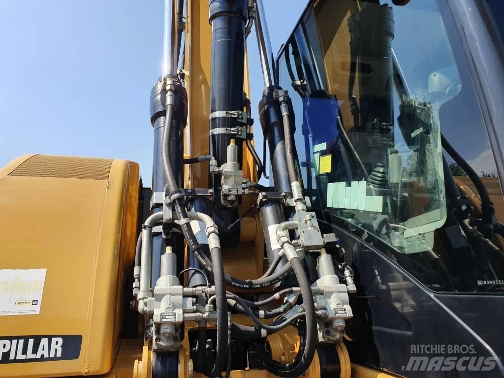 CAT M 313 D Wheeled Excavators