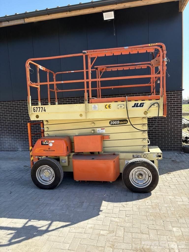 JLG 3969 Scissor Lifts