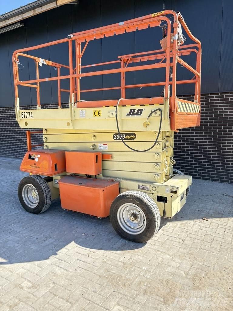 JLG 3969 Scissor Lifts