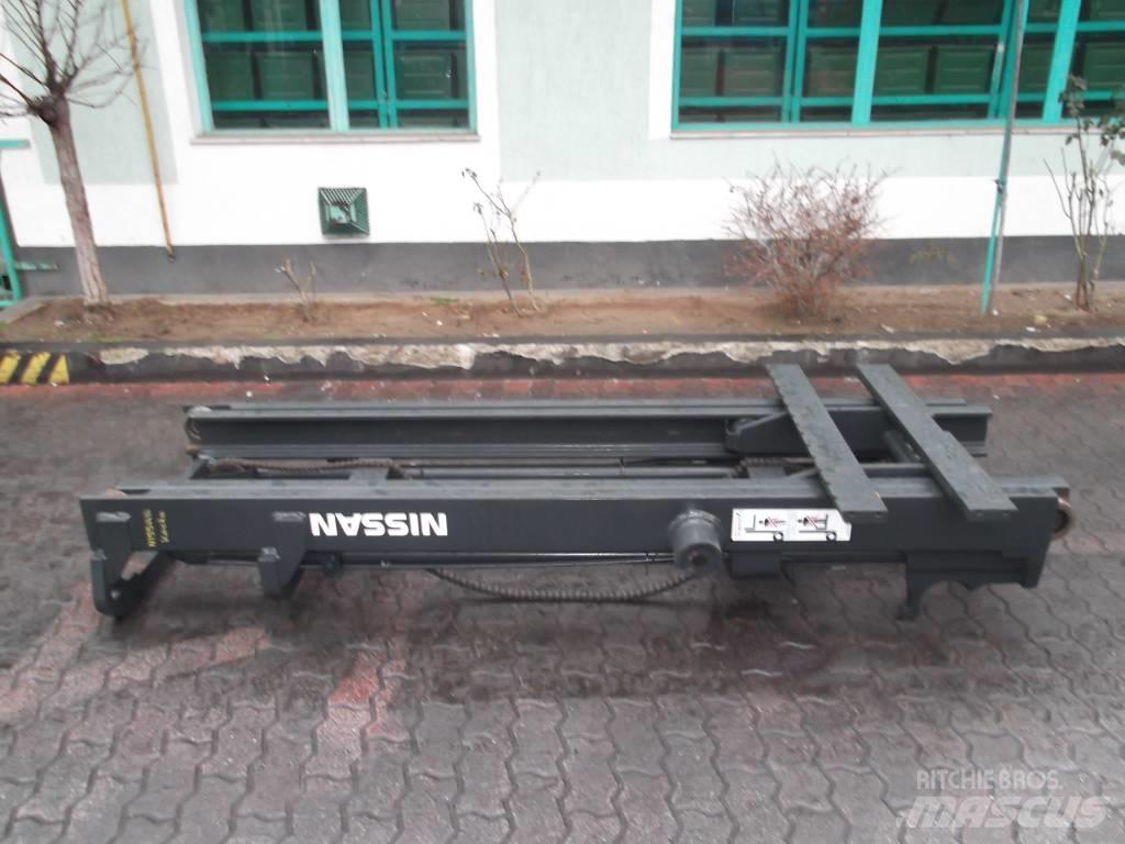 Nissan FD25 M-0441 Masts and booms
